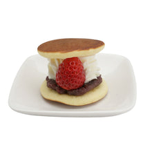 画像をギャラリービューアに読み込む, いちごサンどらちゃん 【店頭販売用】
