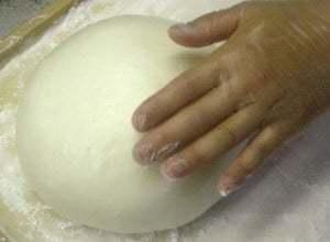 1日寝かせてお餅を固めます